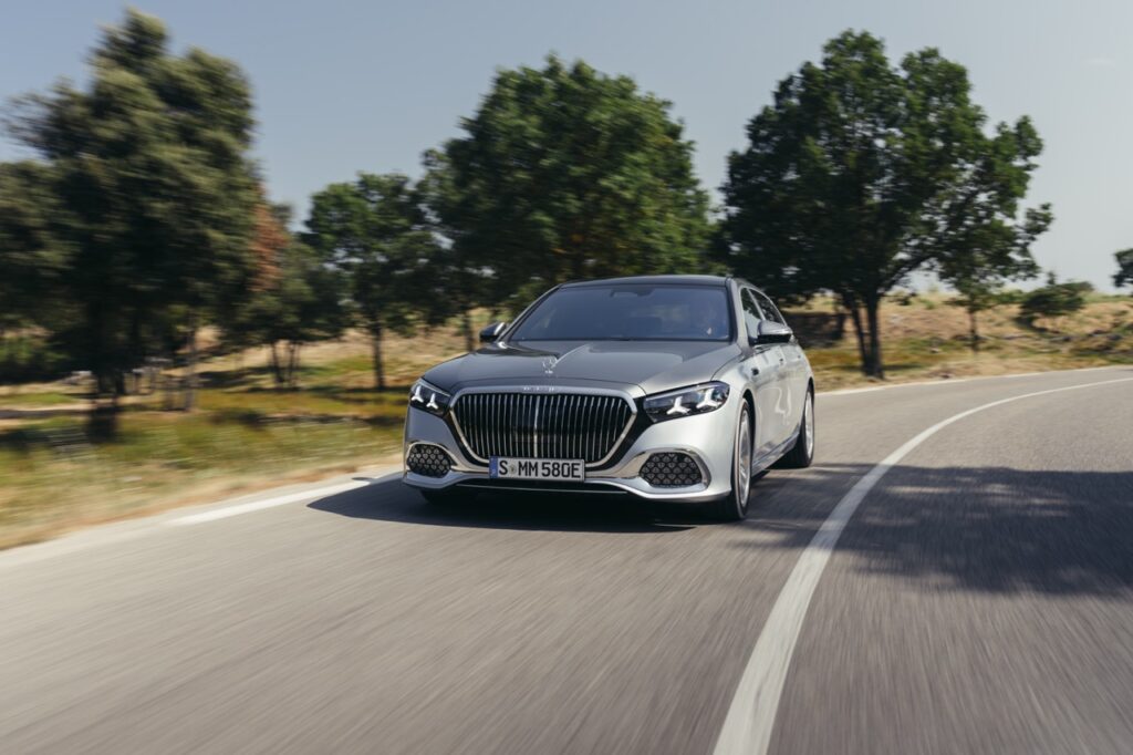 Yeni Mercedes-Maybach S-Class Tanıtıldı: İşte Tüm Özellikleri!