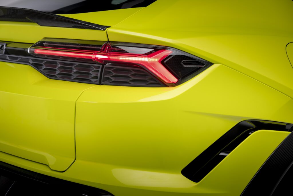 Dünyanın En Hızlı Süper SUV’u Sahneye Çıktı: Karşınızda Hibrit Lamborghini Urus SE Performante