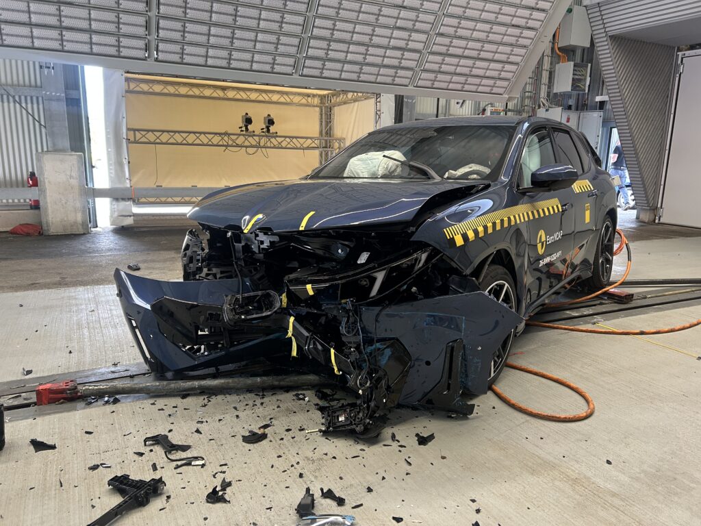 Yeni BMW iX3, Euro NCAP Güvenlik Testlerinden 5 Yıldızla Döndü