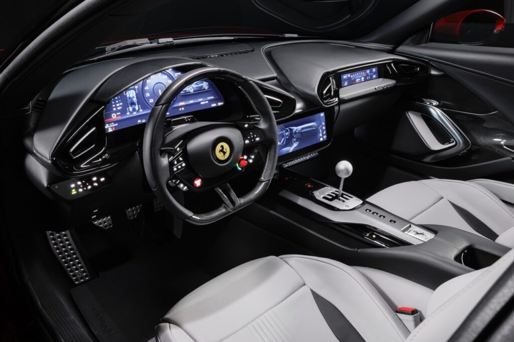 Ferrari 12Cilindri Manuale Tanıtıldı