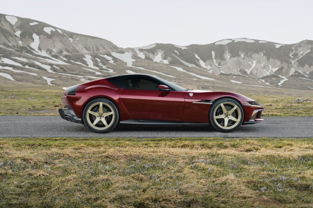 Ferrari 12Cilindri Manuale Tanıtıldı