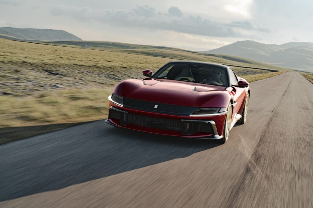 Ferrari 12Cilindri Manuale Tanıtıldı