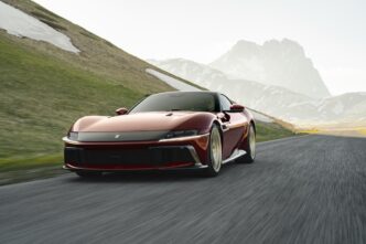 Ferrari 12Cilindri Manuale Tanıtıldı