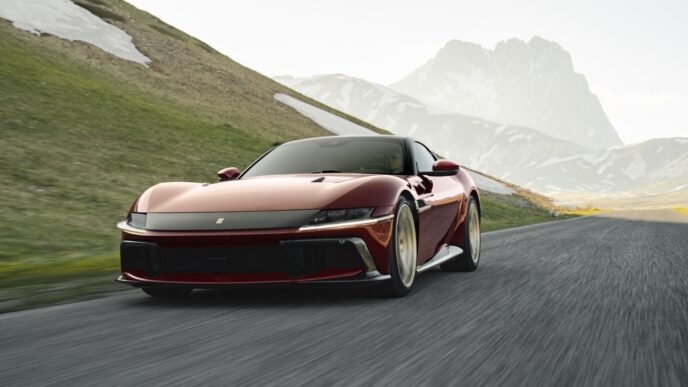 Ferrari 12Cilindri Manuale Tanıtıldı