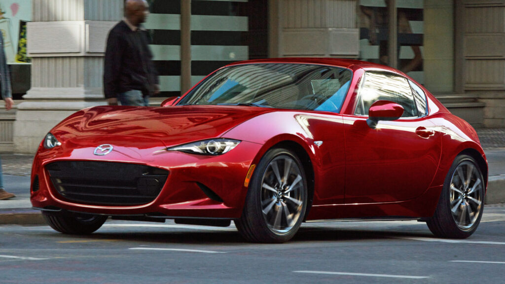 Mazda Yeni Spor Otomobil Patentleri: Kelebek Kapılar ve 4 Silindirli Motor