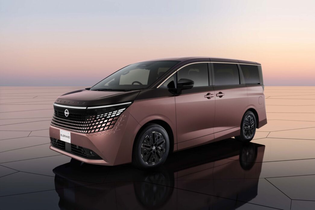 Nissan Elgrand Hibrit Japonya'da Satışa Çıktı: Fiyat ve Özellikler