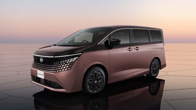 Nissan Elgrand Hibrit Japonya'da Satışa Çıktı: Fiyat ve Özellikler