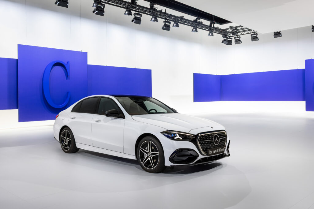 Yeni Mercedes-Benz C-Serisi tanıtıldı: MB.OS ve 395 HP’lik hibrit