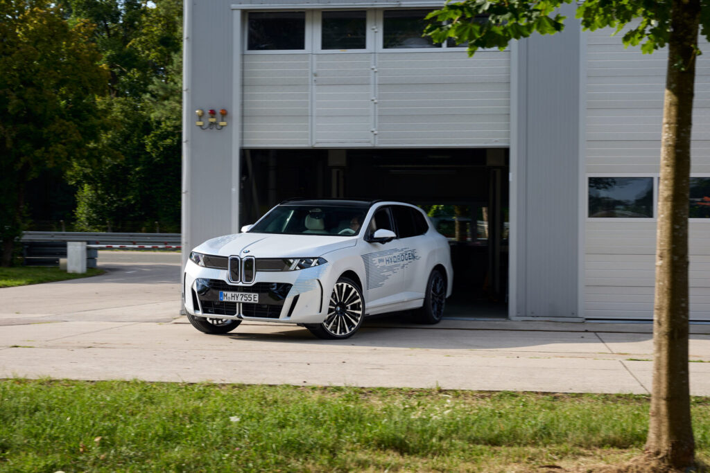 BMW iX5 Hydrogen prototip montaj tesisinde
