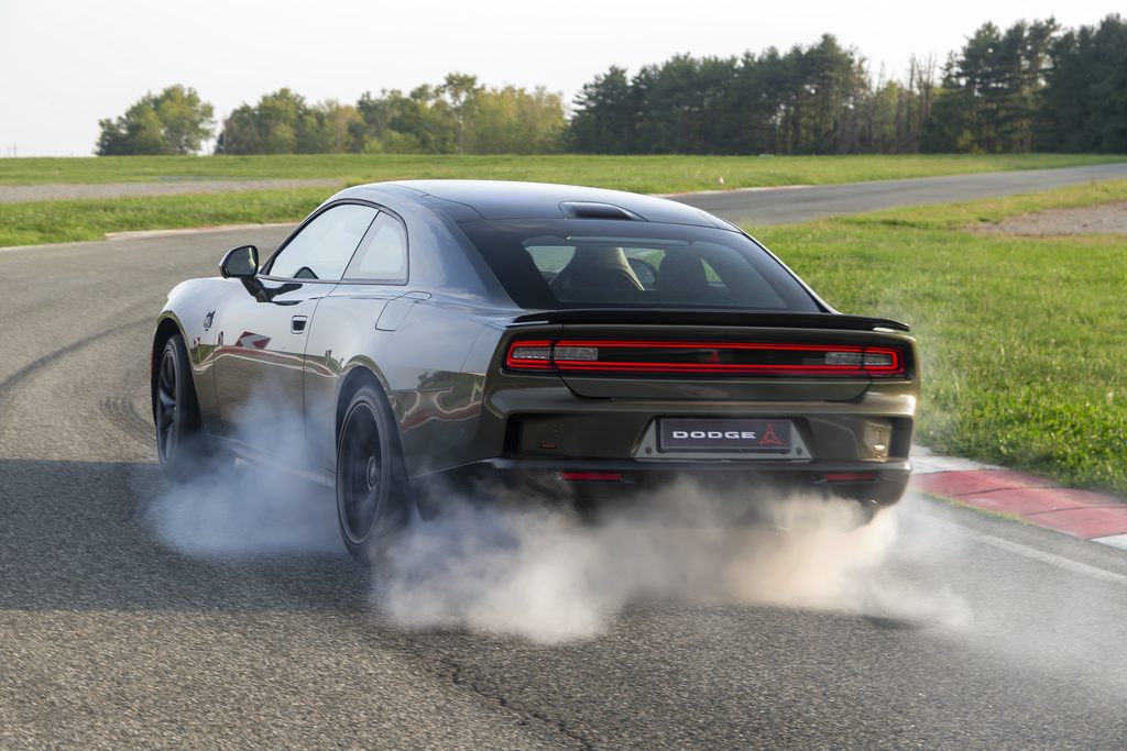 Yeni Dodge Charger 670 Beygire Kadar Güç Sunuyor