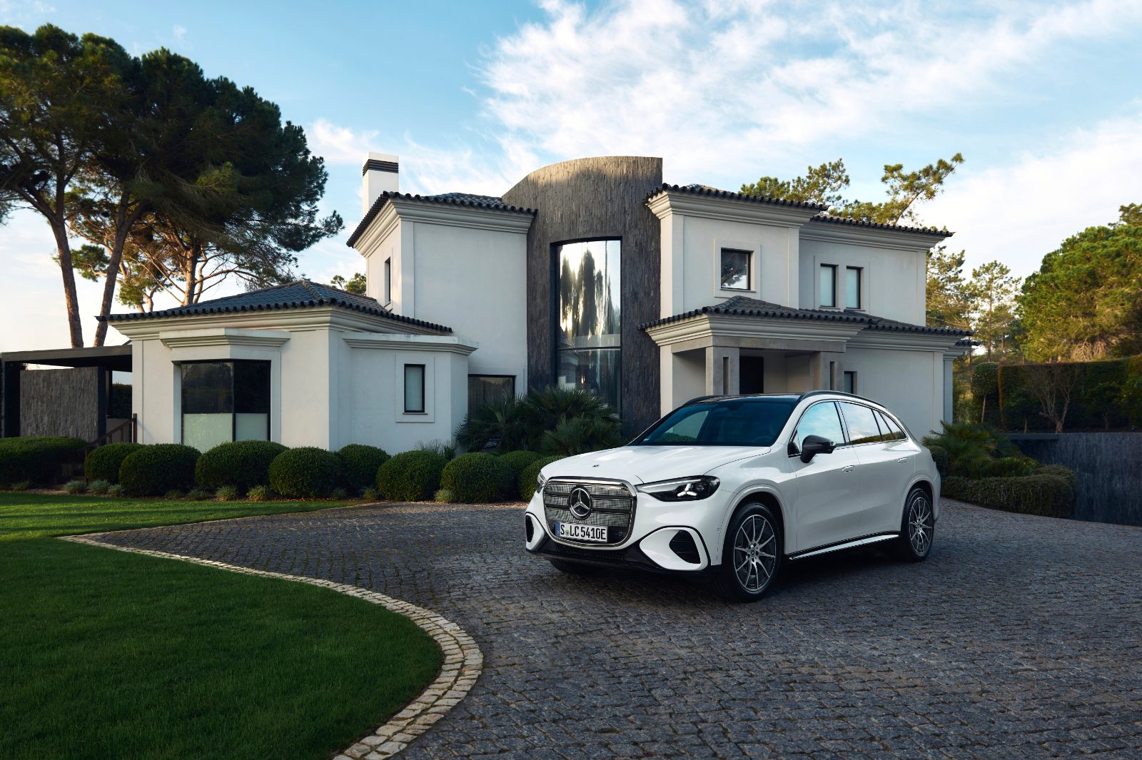 Yeni elektrikli Mercedes-Benz GLC