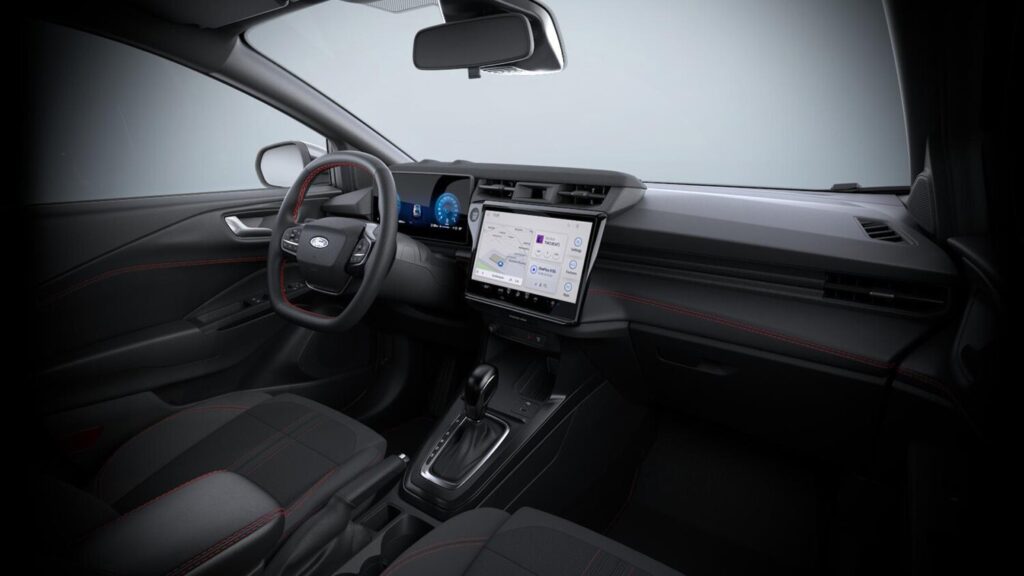 Ford Puma ST-Line Black Edition dijital kokpit ve SYNC 4 ekranı