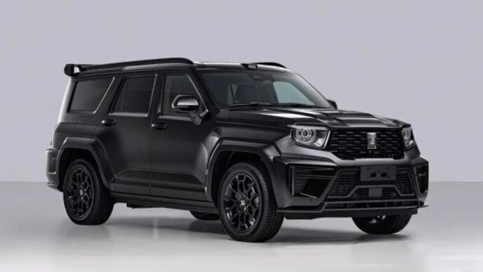 GWM Tank 700 LWB siyah dış tasarım detaylı Hi4-Z versiyonu önden görünüm