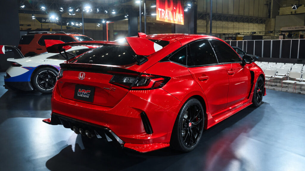 Honda Civic Type R HRC yapay zekâ ile hazırlanmış kırmızı renkli temsilî görsel, arkadan