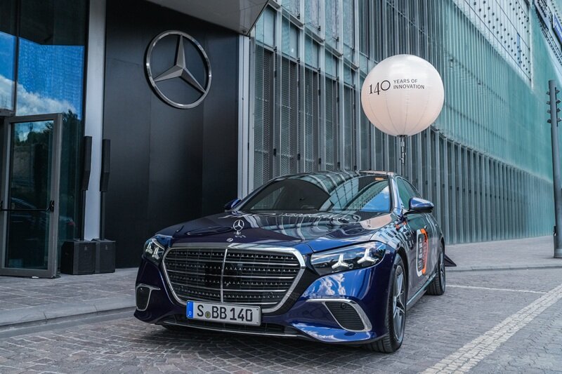 Mercedes-Benz S-Serisi İstanbul acente ziyaretinde 140 Years of Innovation balonuyla