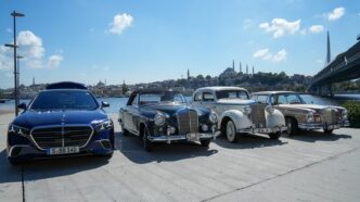 Yeni Mercedes-Benz S-Serisi klasik Mercedes-Benz modelleriyle Galata'da bir arada