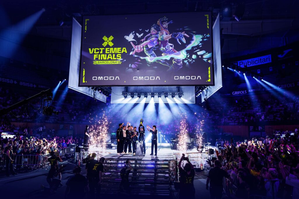 VALORANT Champions Tour EMEA finali sahnesi ve OMODA markalamaları