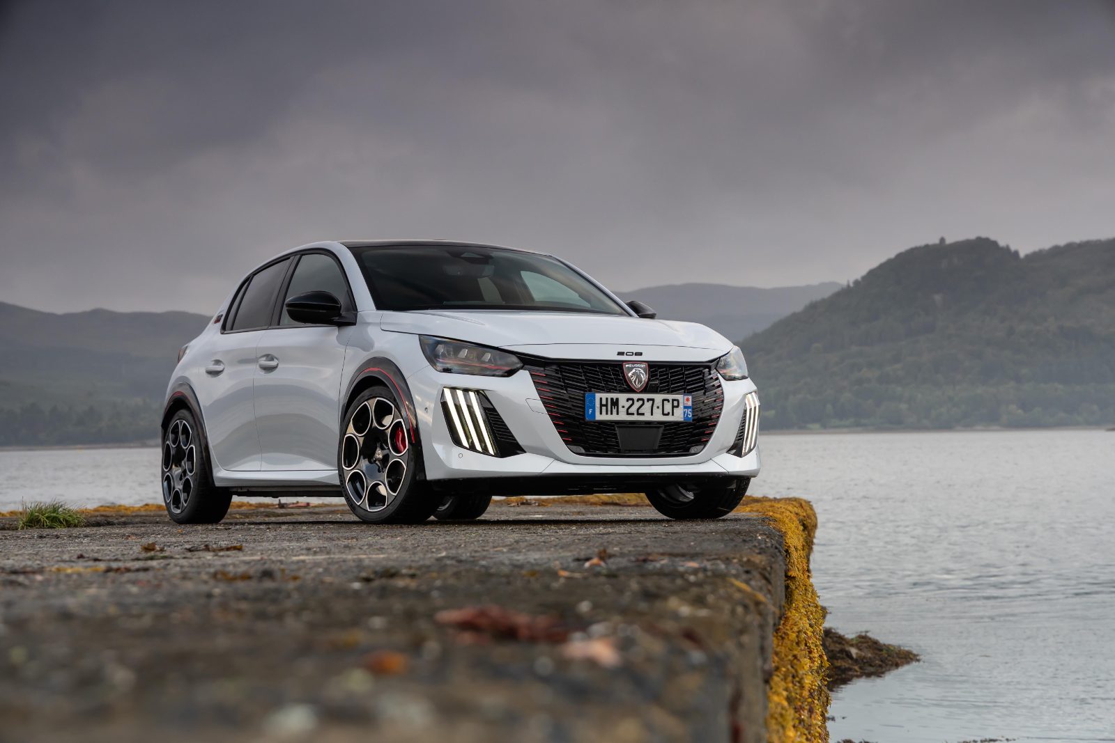 Yeni Peugeot E-208 GTi ön tasarım