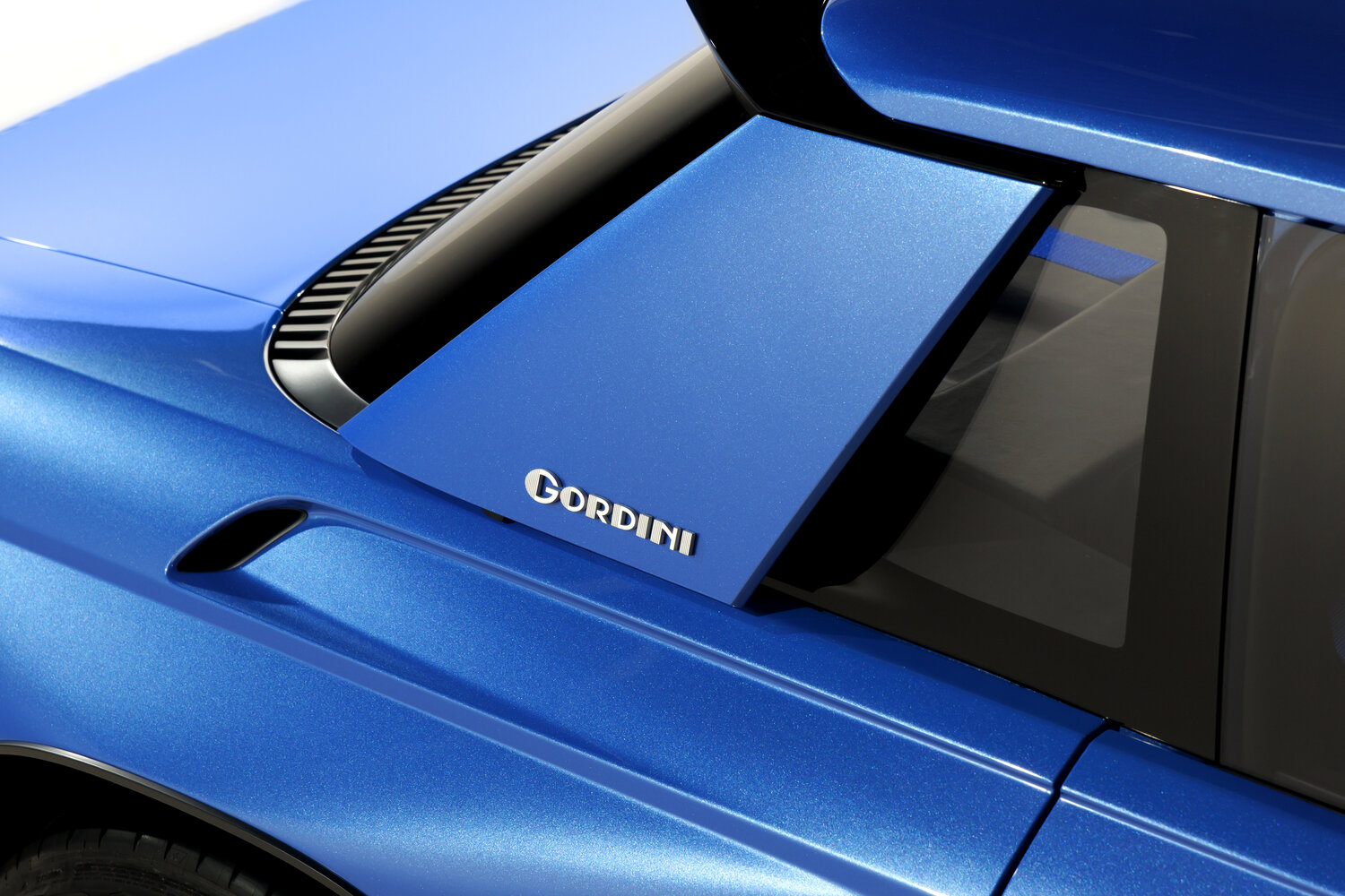 Renault 8 Gordini Concept arka stop lambası ve RENAULT 8 amblemi
