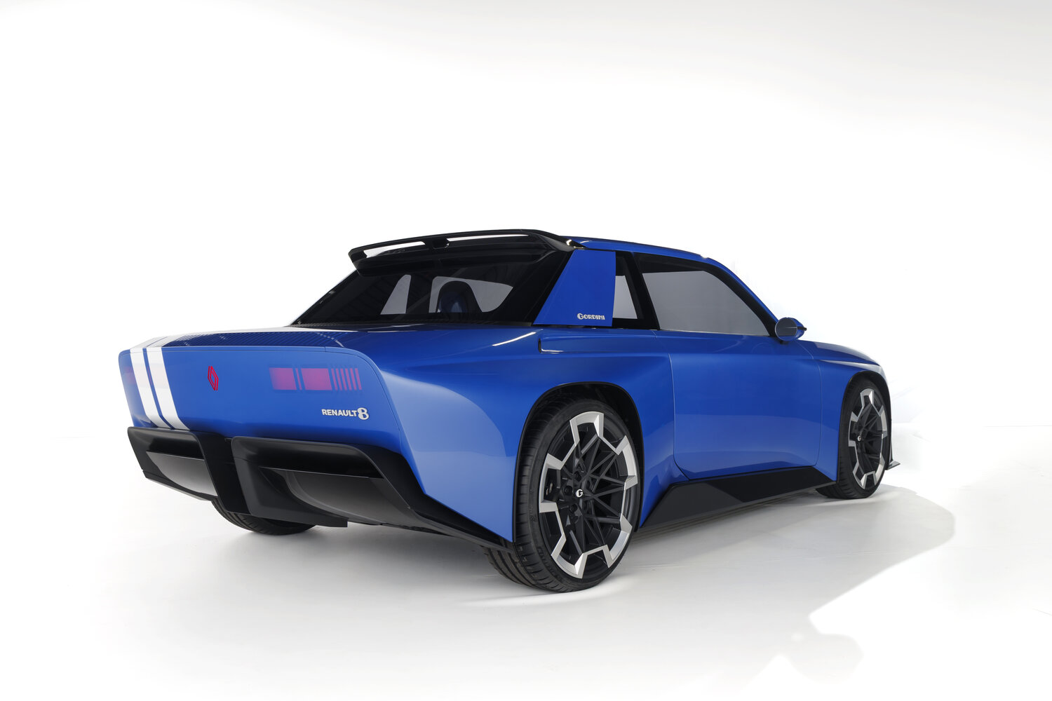 Renault 8 Gordini Concept arka yan görünüm ve GORDINI yazısı