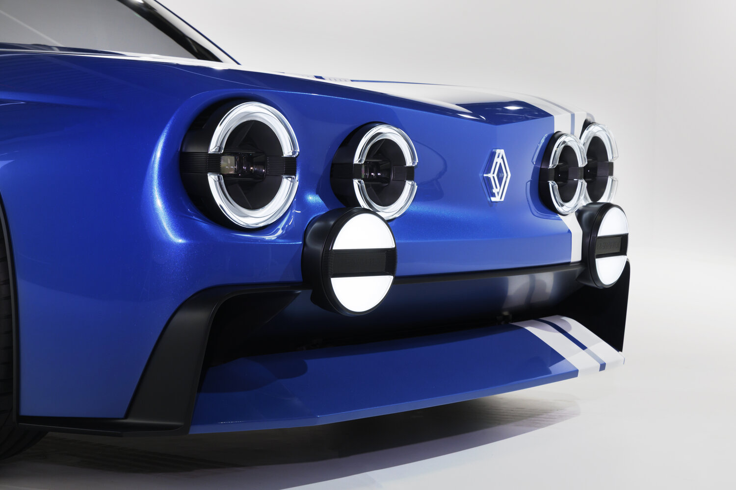 Renault 8 Gordini Concept altı yuvarlak far detayı
