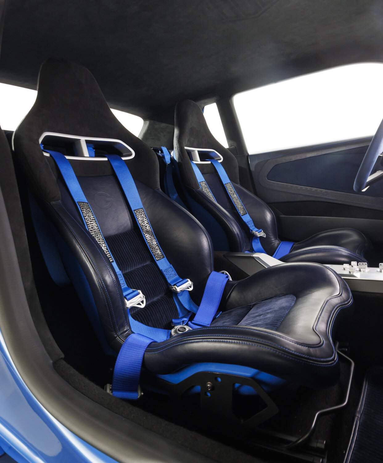 Renault 8 Gordini Concept iki koltuklu kabin ve yarış emniyet kemerleri