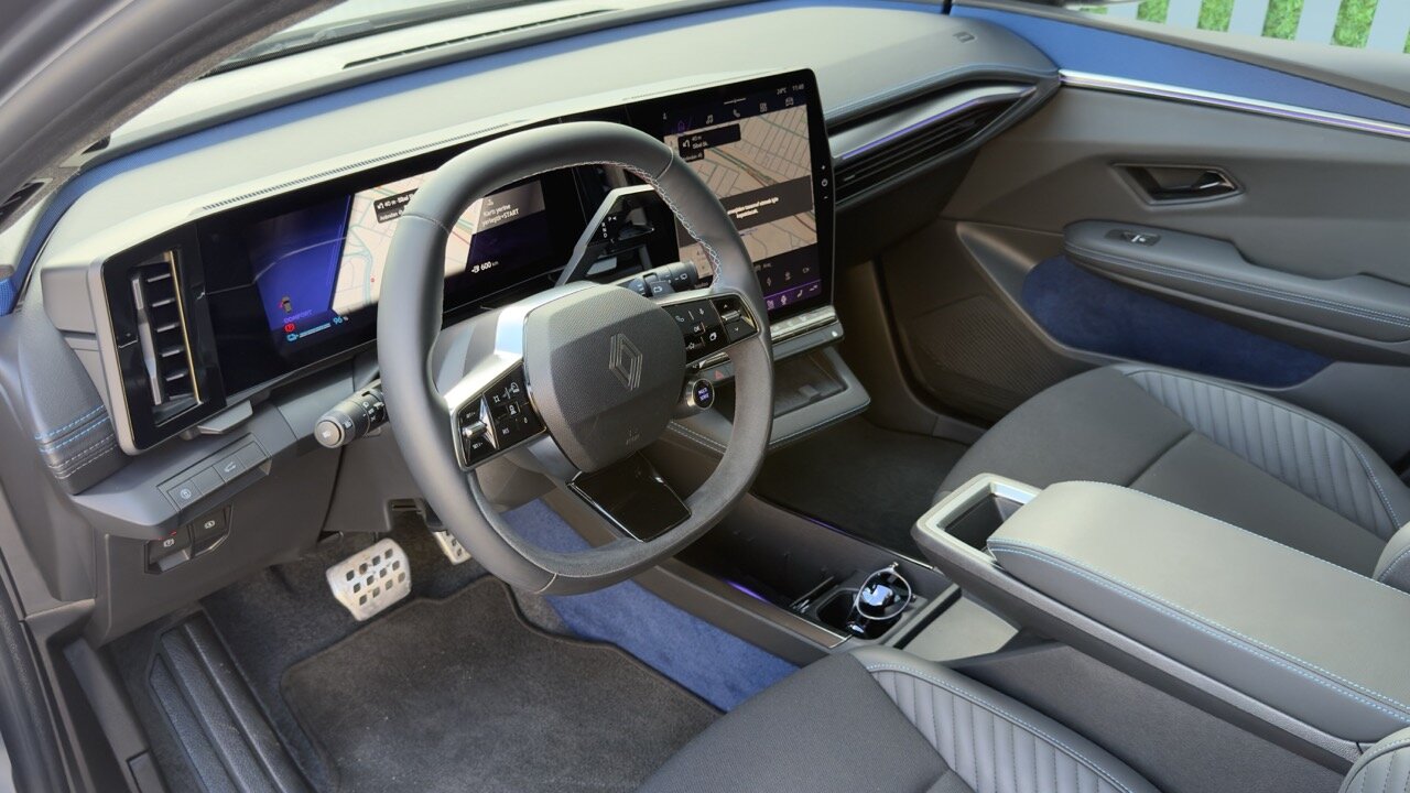 Renault Scenic E-Tech OpenR kokpit ve direksiyon