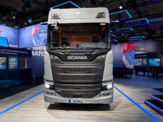 Scania SUPER A4x2NB 430R önden görünüm