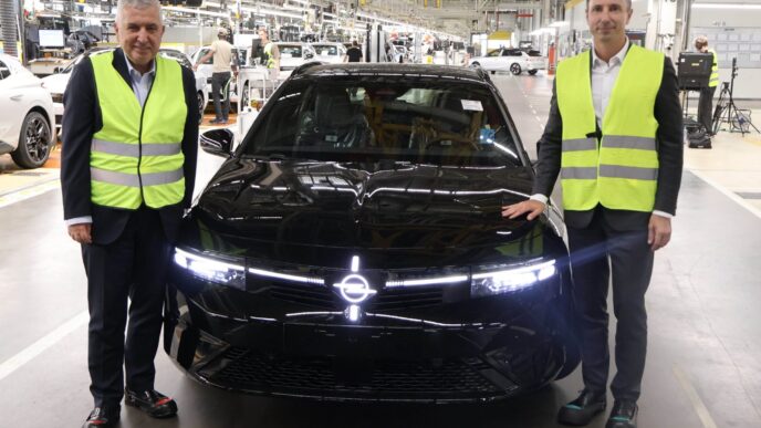 Tofaş CEO’su Cengiz Eroldu ve Opel CEO’su Florian Huettl