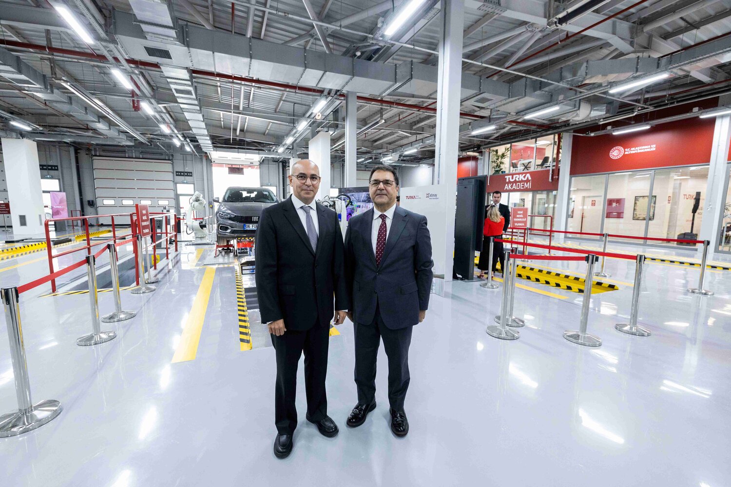TURKA Yeni Nesil Araç Muayene Örnek Merkezi'nde GRASS robotu ve TURKA Akademi