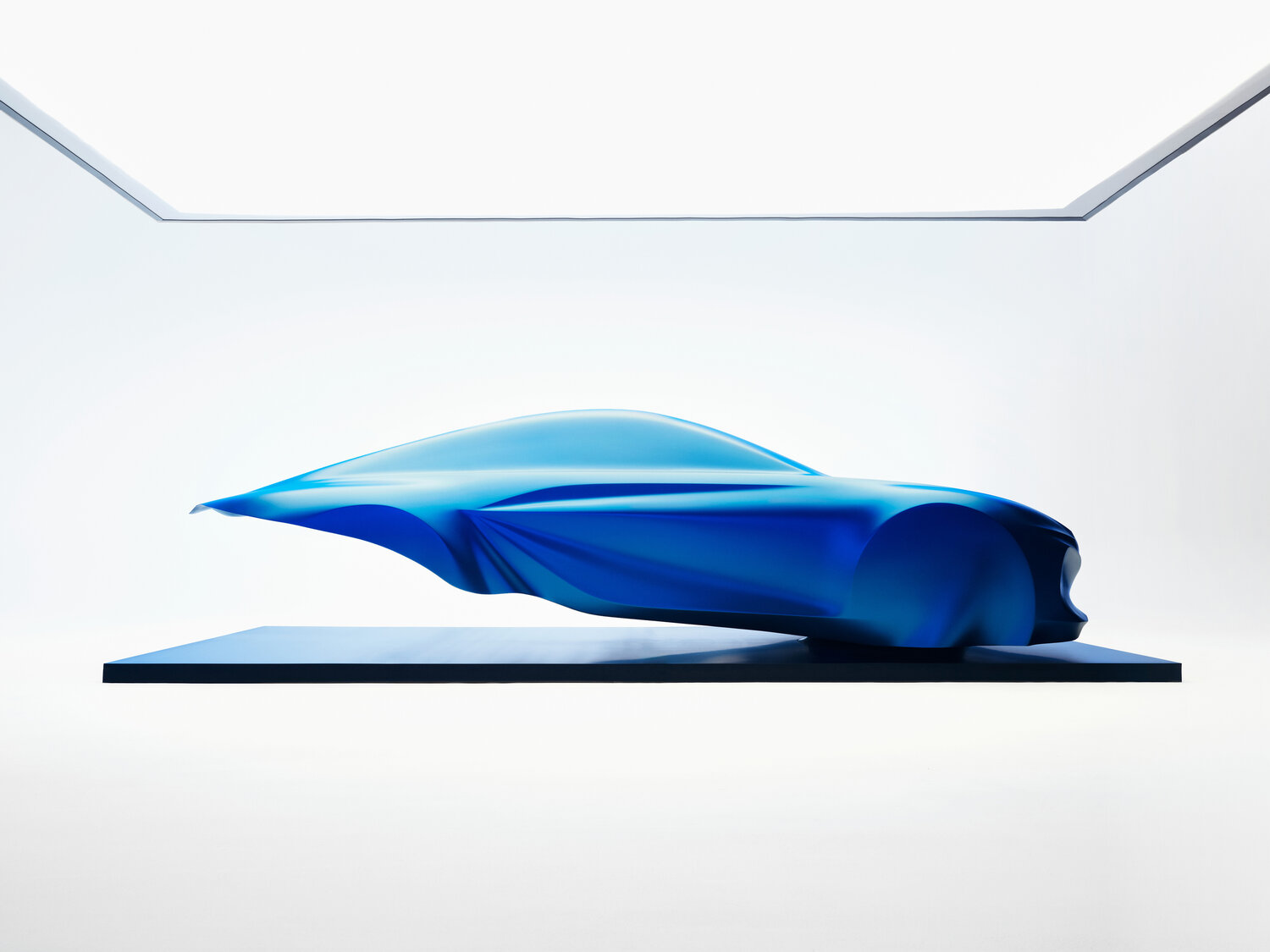 Yeni Alpine A110 tasarım heykelinin kaslı çamurluk detayı